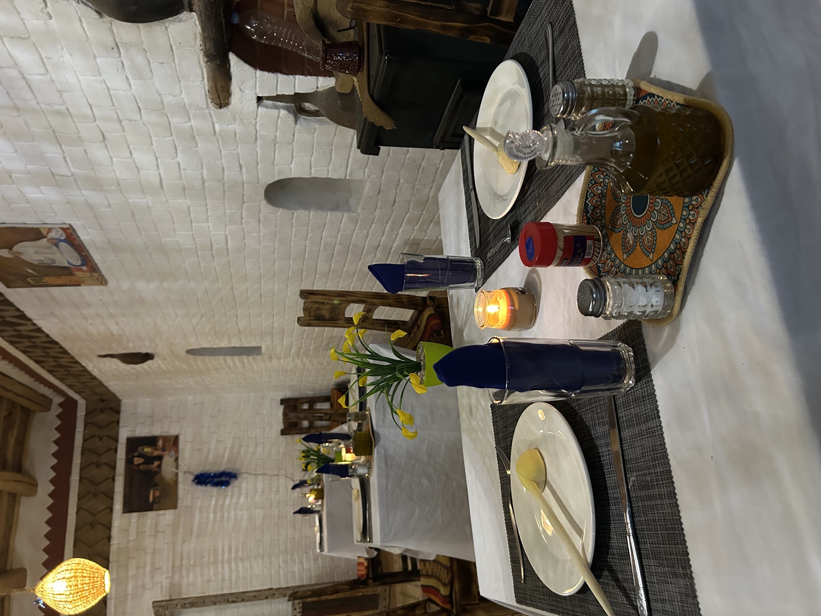 Hotel Babylon Dades