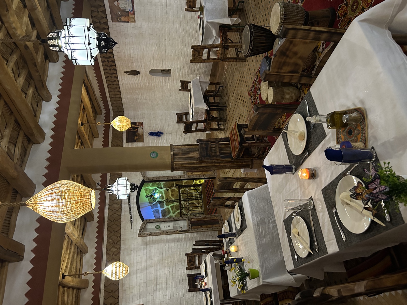 Hotel Babylon Dades